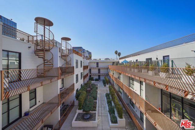 5800 Harold Way 304, Los Angeles, CA 90028