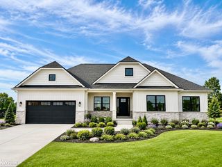 5483 Championship Drive 34, Linden, MI 48451