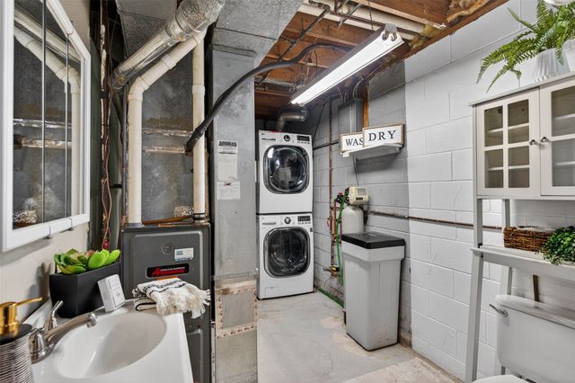 680 S Hickory Boulevard, Pleasant Hill, IA 50327