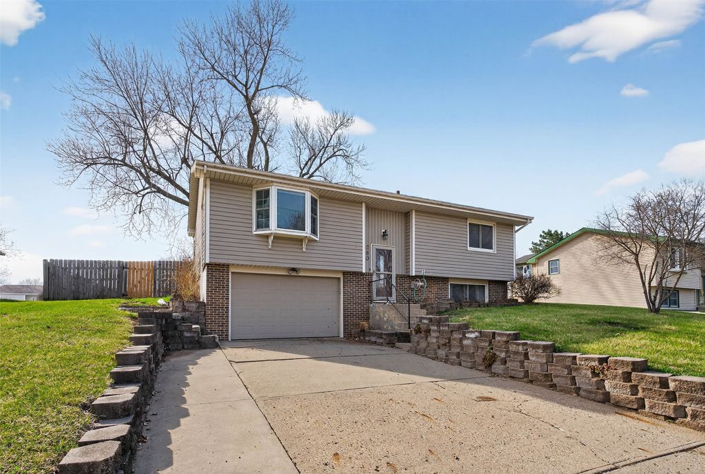 680 S Hickory Boulevard, Pleasant Hill, IA 50327