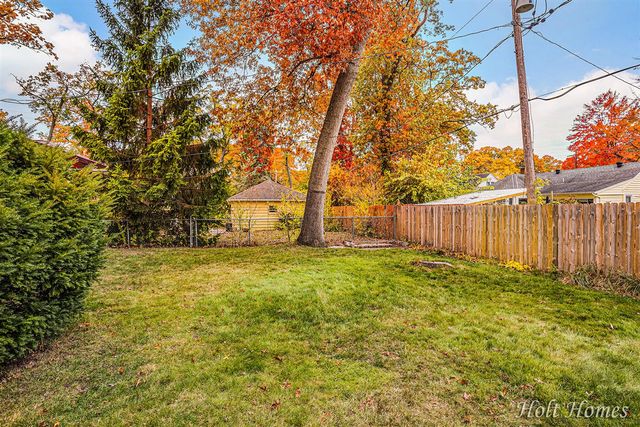 1611 Lexington Avenue, Muskegon, MI 49441