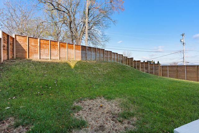 6112 Hill Circle Dr, Nashville, TN 37209
