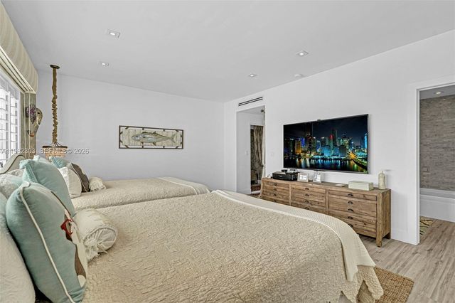 4925 Collins Ave 4A, Miami Beach, FL 33140