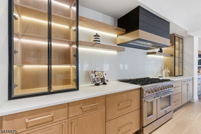 60 Brookside Dr, Upper Saddle River Boro, NJ 07458