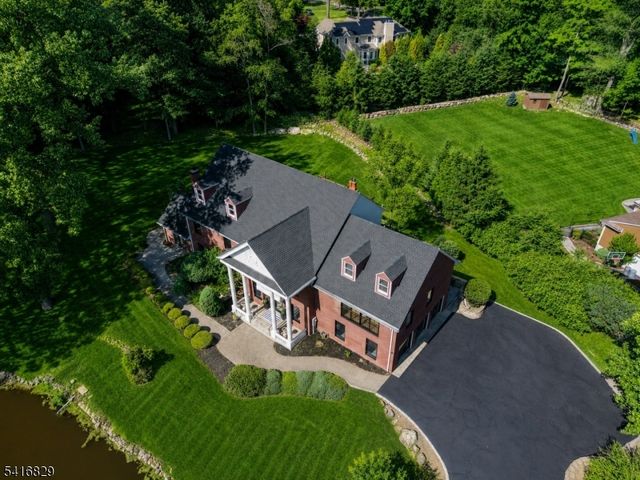 60 Brookside Dr, Upper Saddle River Boro, NJ 07458