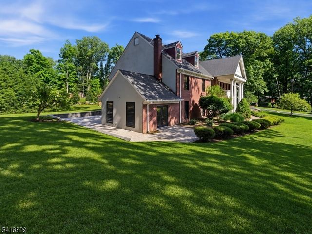 60 Brookside Dr, Upper Saddle River Boro, NJ 07458