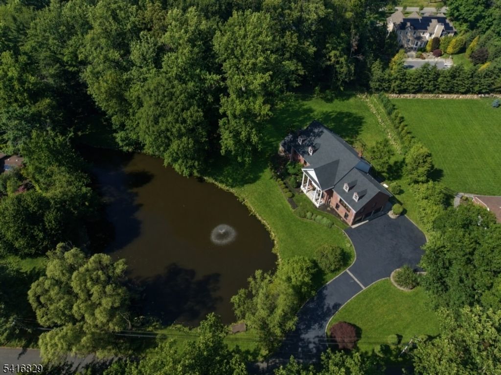 60 Brookside Dr, Upper Saddle River Boro, NJ 07458