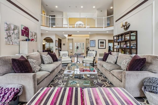 10 Heather Ln, Randolph Twp., NJ 07869