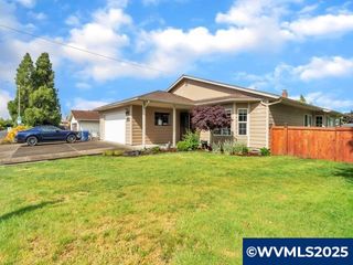 782 45th Av NE, Salem, OR 97301