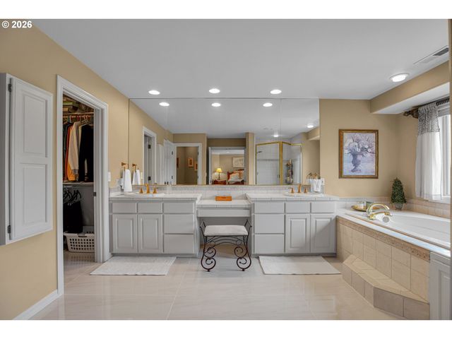 10190 Se TERRA LINDA Ct, Happy Valley, OR 97086