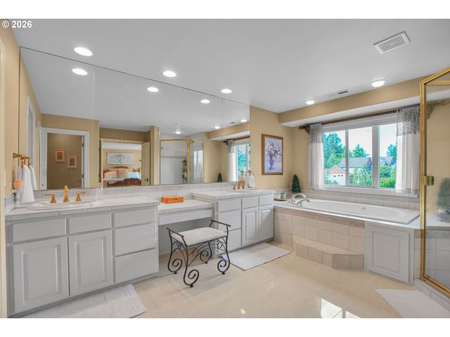 10190 Se TERRA LINDA Ct, Happy Valley, OR 97086