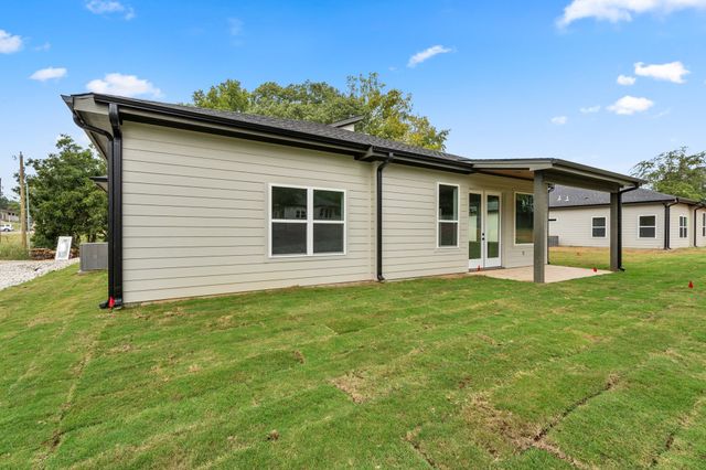 1100 S Main Street, Lindale, TX 75771