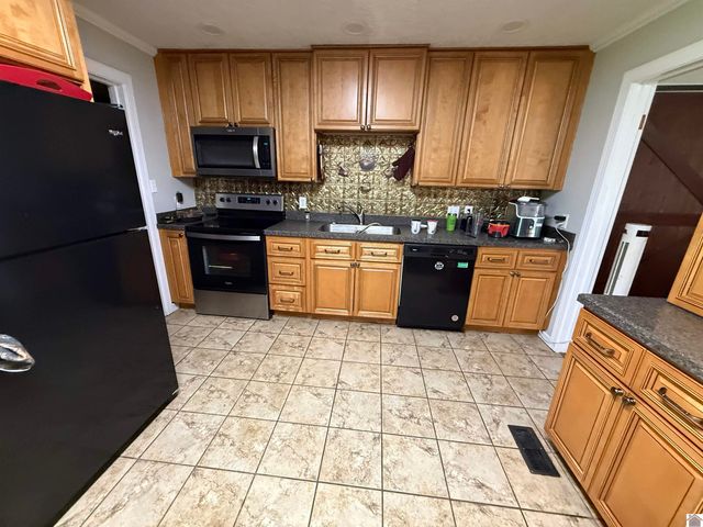 102 Lincoln Dr, Mayfield, KY 42066