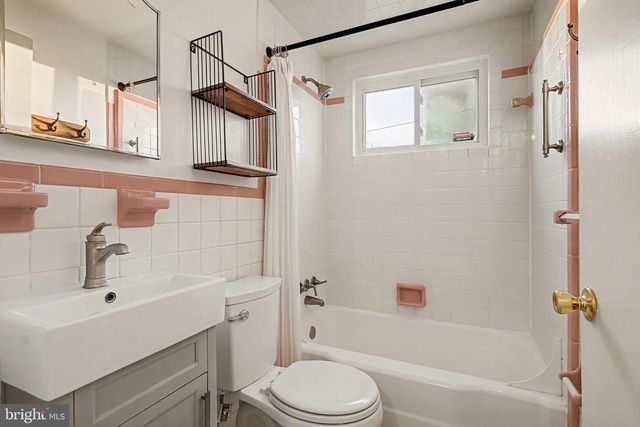 8224 LAUREL DR, Parkville, MD 21234