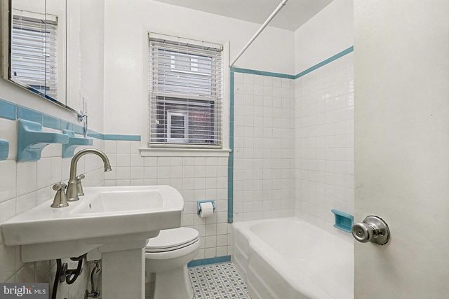 8224 LAUREL DR, Parkville, MD 21234