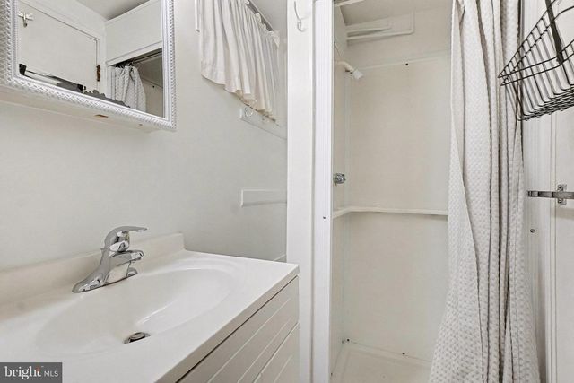 8224 LAUREL DR, Parkville, MD 21234