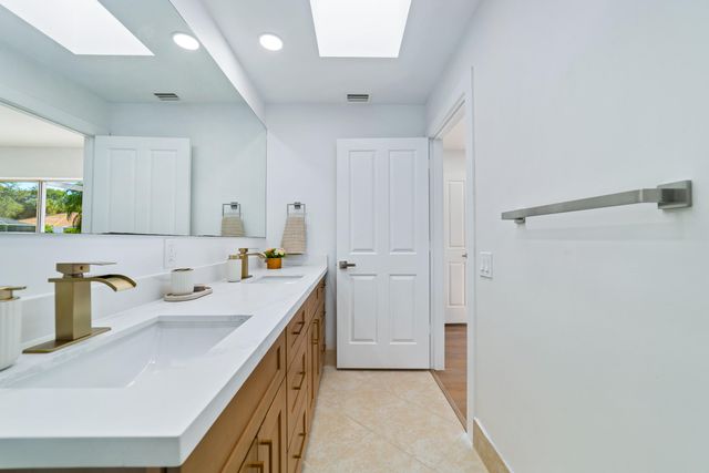 2301 PIN OAK Court, Palm Beach Gardens, FL 33410