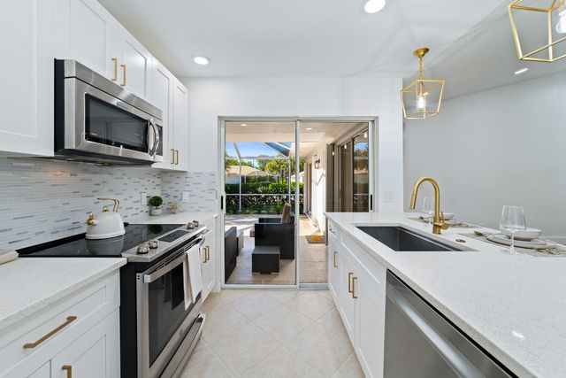 2301 PIN OAK Court, Palm Beach Gardens, FL 33410