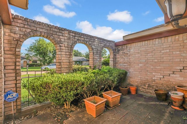 6907 Krause Drive, Houston, TX 77489