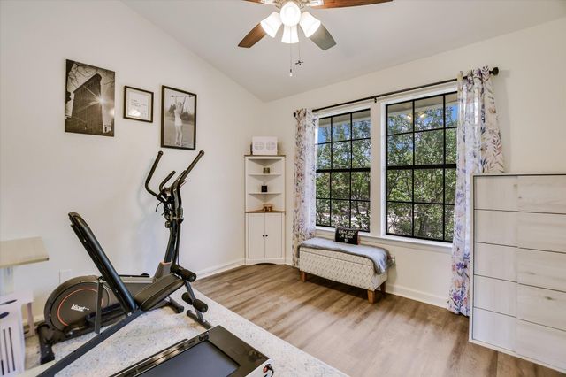 11901 Swearingen DR 4, Austin, TX 78758
