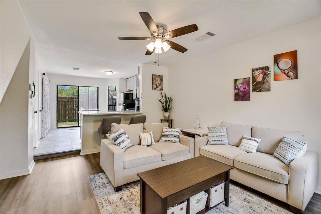 11901 Swearingen DR 4, Austin, TX 78758