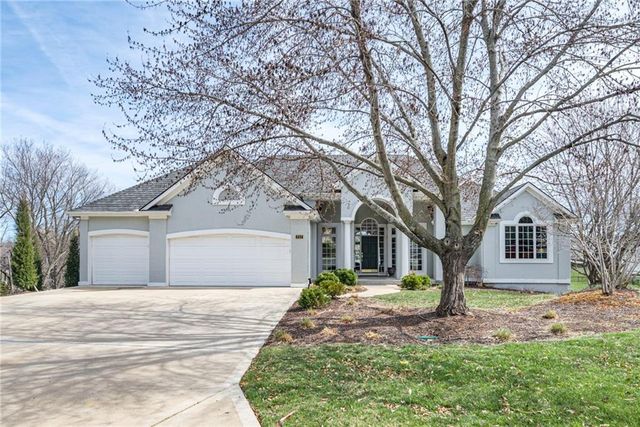 717 NE SILVERLEAF Place, Lee's Summit, MO 64064