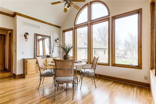 717 NE SILVERLEAF Place, Lee's Summit, MO 64064