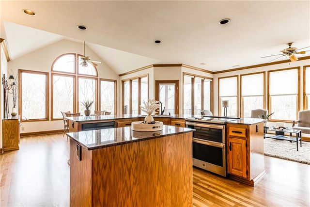 717 NE SILVERLEAF Place, Lee's Summit, MO 64064