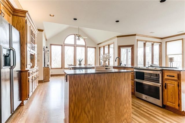 717 NE SILVERLEAF Place, Lee's Summit, MO 64064