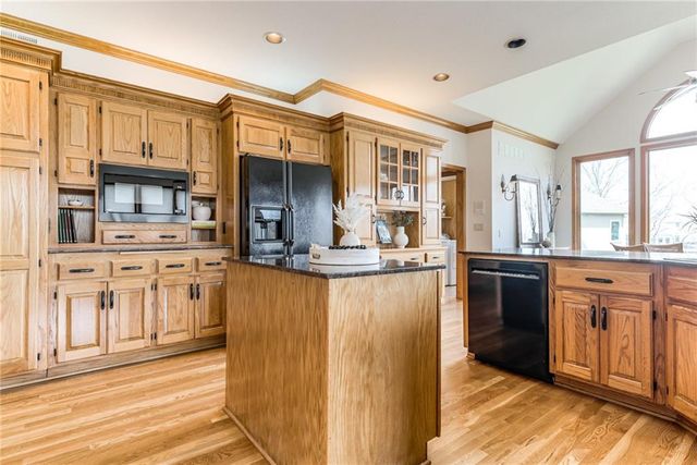 717 NE SILVERLEAF Place, Lee's Summit, MO 64064