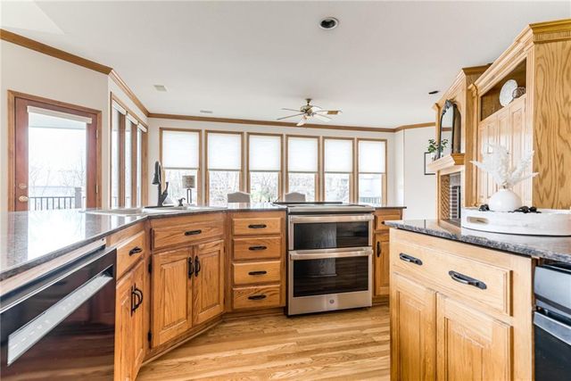 717 NE SILVERLEAF Place, Lee's Summit, MO 64064