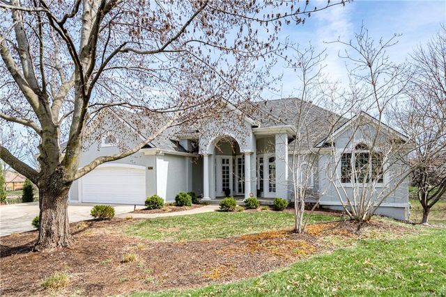 717 NE SILVERLEAF Place, Lee's Summit, MO 64064