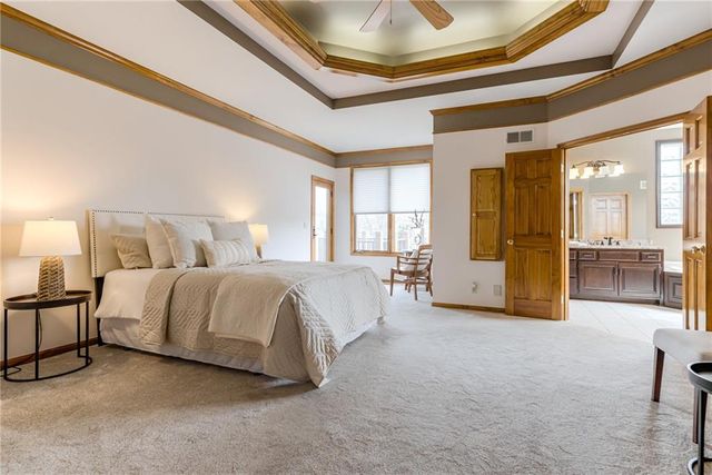 717 NE SILVERLEAF Place, Lee's Summit, MO 64064