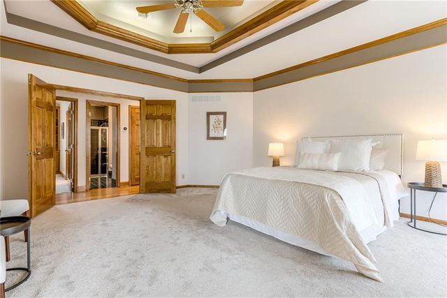 717 NE SILVERLEAF Place, Lee's Summit, MO 64064