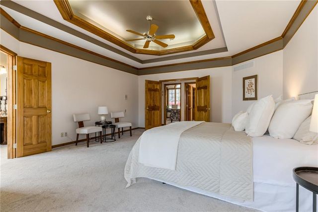 717 NE SILVERLEAF Place, Lee's Summit, MO 64064