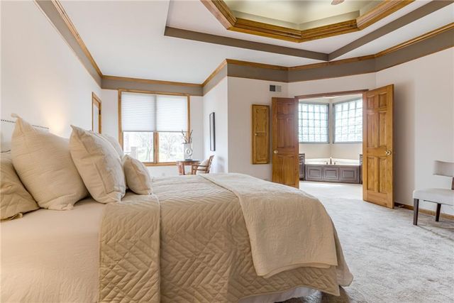 717 NE SILVERLEAF Place, Lee's Summit, MO 64064