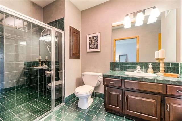 717 NE SILVERLEAF Place, Lee's Summit, MO 64064