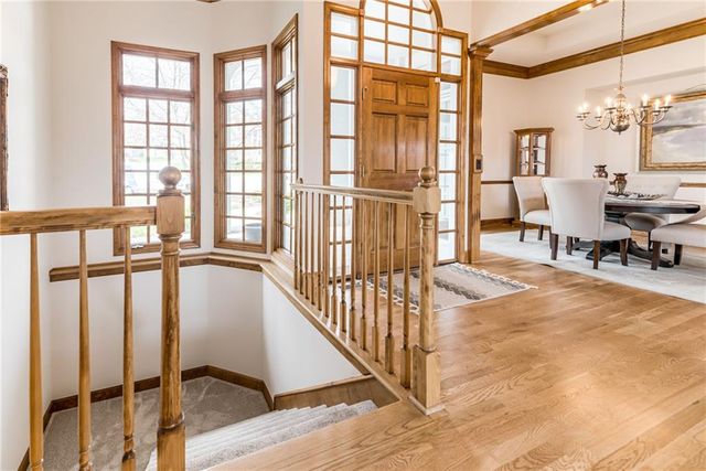 717 NE SILVERLEAF Place, Lee's Summit, MO 64064