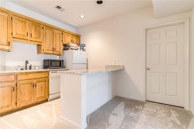 717 NE SILVERLEAF Place, Lee's Summit, MO 64064