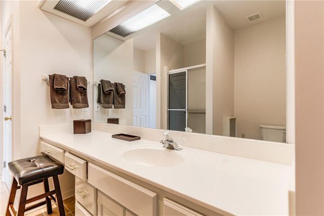 717 NE SILVERLEAF Place, Lee's Summit, MO 64064