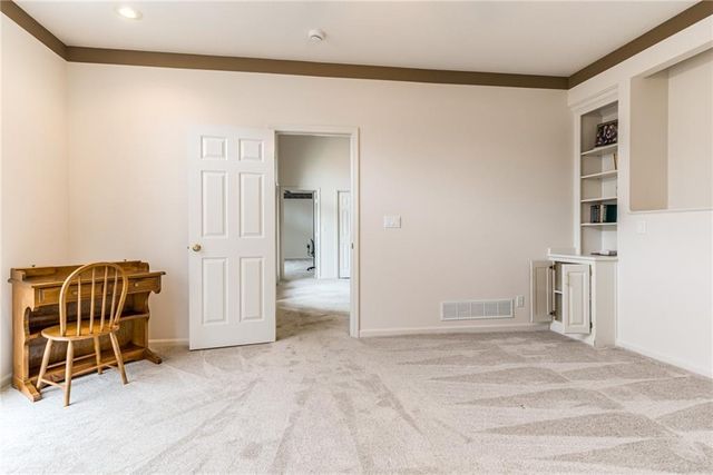 717 NE SILVERLEAF Place, Lee's Summit, MO 64064