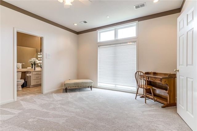 717 NE SILVERLEAF Place, Lee's Summit, MO 64064