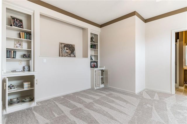 717 NE SILVERLEAF Place, Lee's Summit, MO 64064