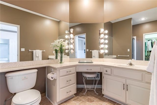 717 NE SILVERLEAF Place, Lee's Summit, MO 64064