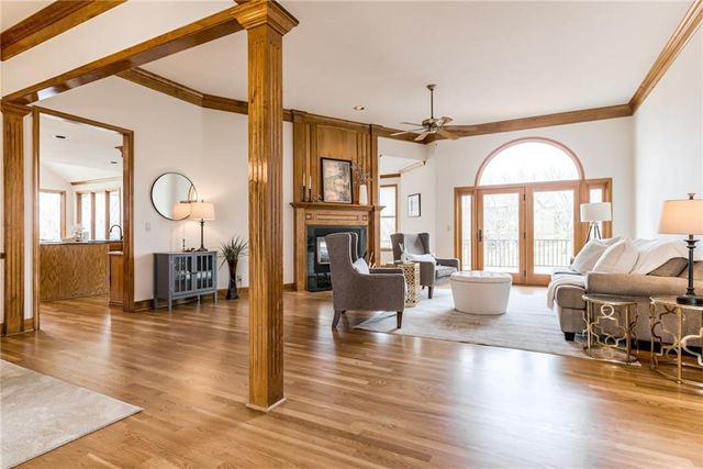 717 NE SILVERLEAF Place, Lee's Summit, MO 64064