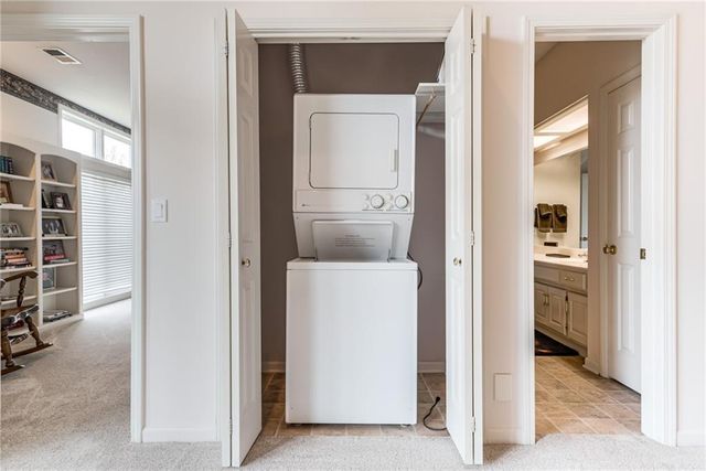 717 NE SILVERLEAF Place, Lee's Summit, MO 64064