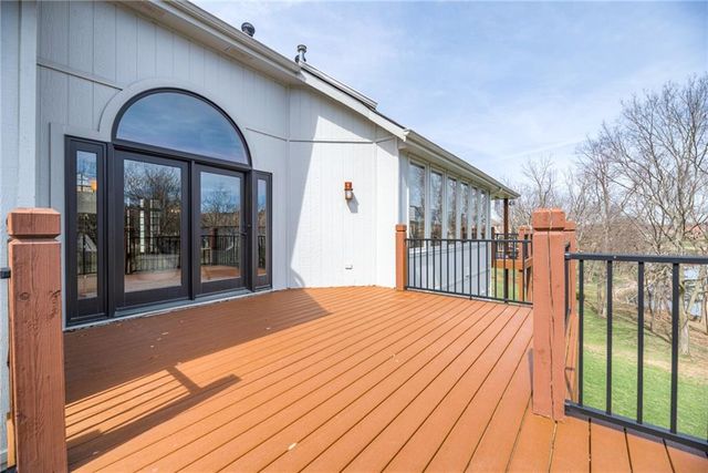 717 NE SILVERLEAF Place, Lee's Summit, MO 64064