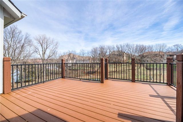 717 NE SILVERLEAF Place, Lee's Summit, MO 64064