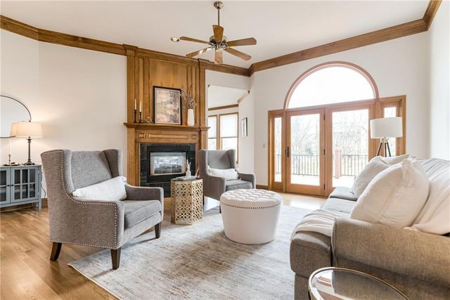 717 NE SILVERLEAF Place, Lee's Summit, MO 64064