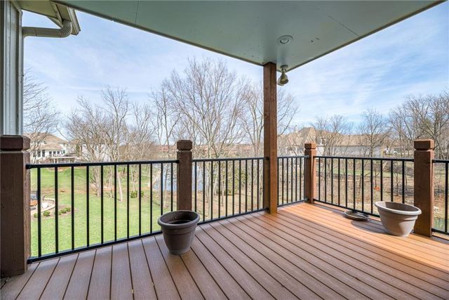 717 NE SILVERLEAF Place, Lee's Summit, MO 64064